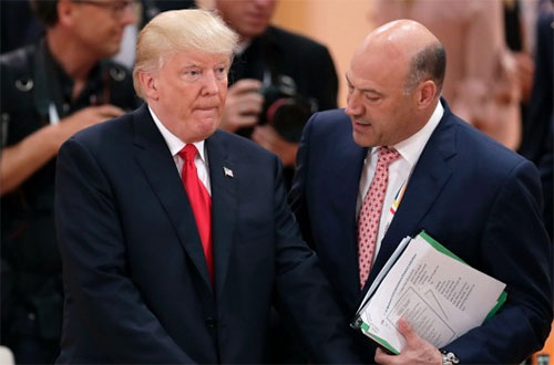 Donald Trump con Gary Cohn Dimite el principal asesor económico de Trump